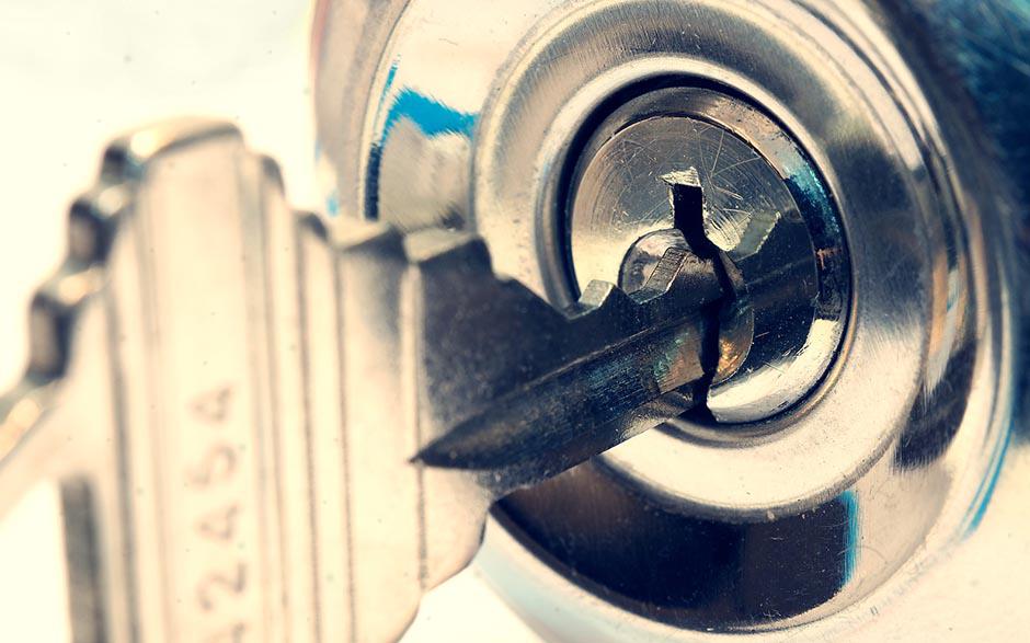 comment ouvrir une porte de garage basculante sans clef Gagny